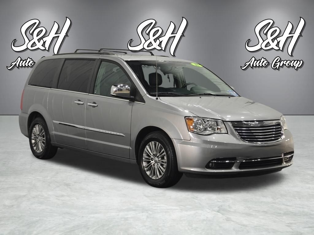 Used 2016 Chrysler Town & Country Touring-L Minivan/Van