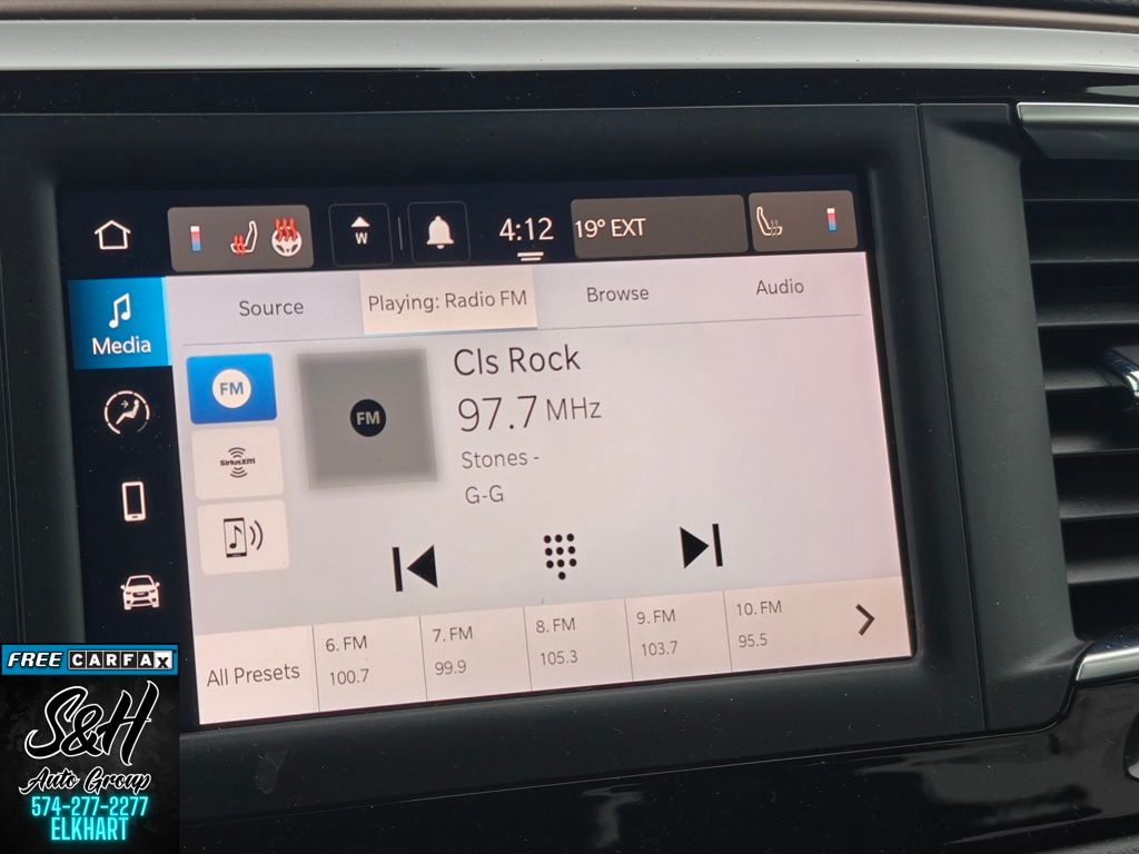 2023 Chrysler Voyager LX photo 2