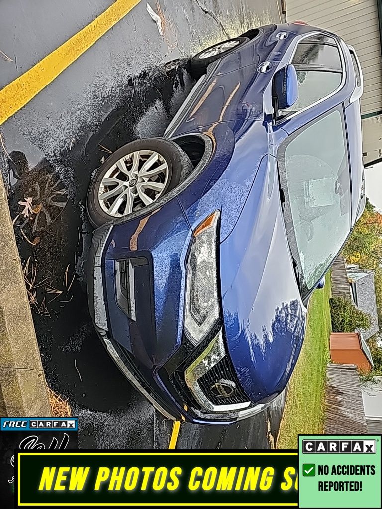 2019 Nissan Rogue SV photo 2
