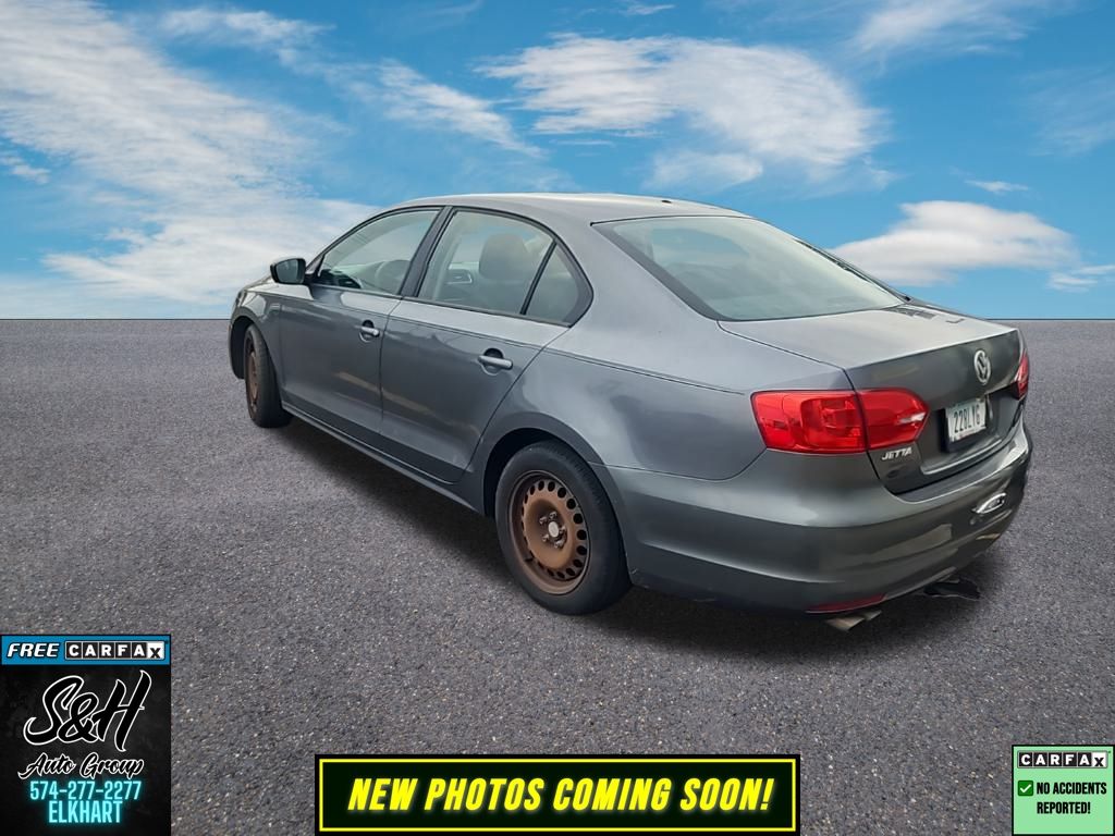 2012 Volkswagen Jetta 2.0 Base photo 2