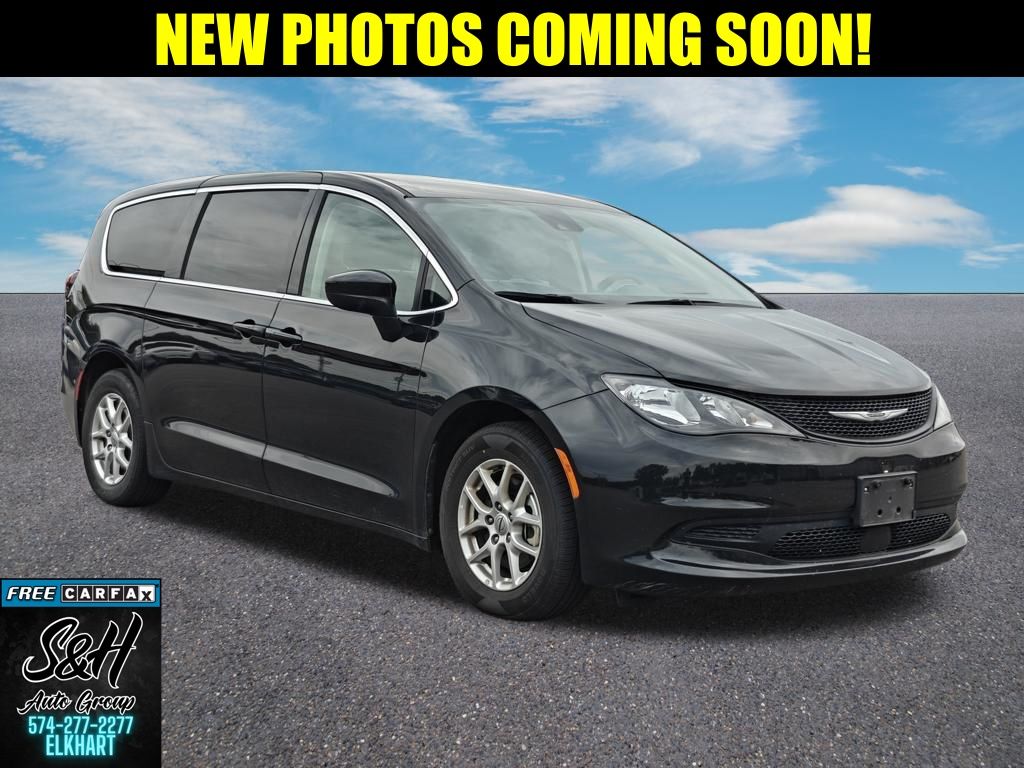 2023 Chrysler Voyager LX's photo