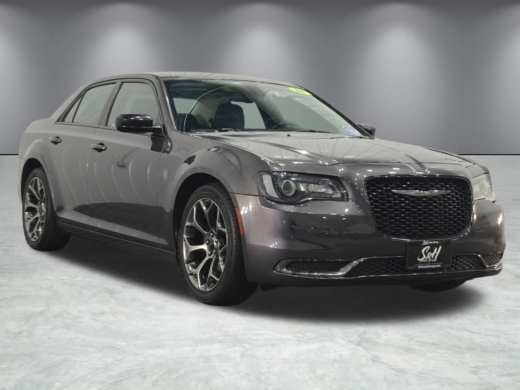 2018 Chrysler 300 Touring photo 2