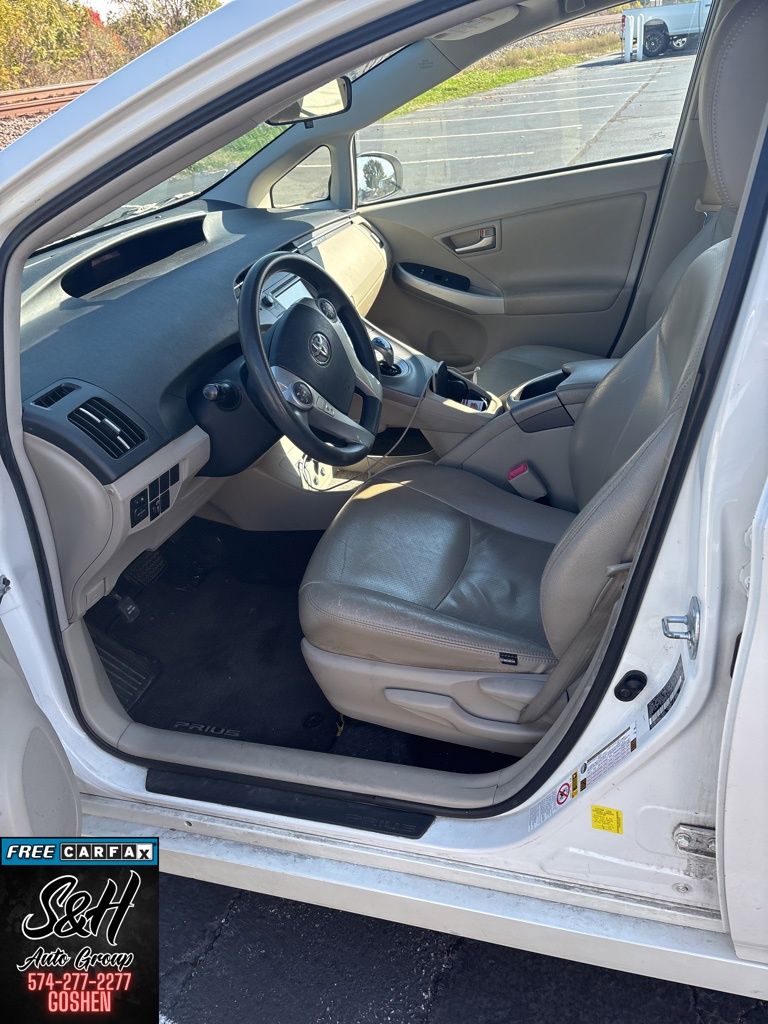 2012 Toyota Prius photo 2