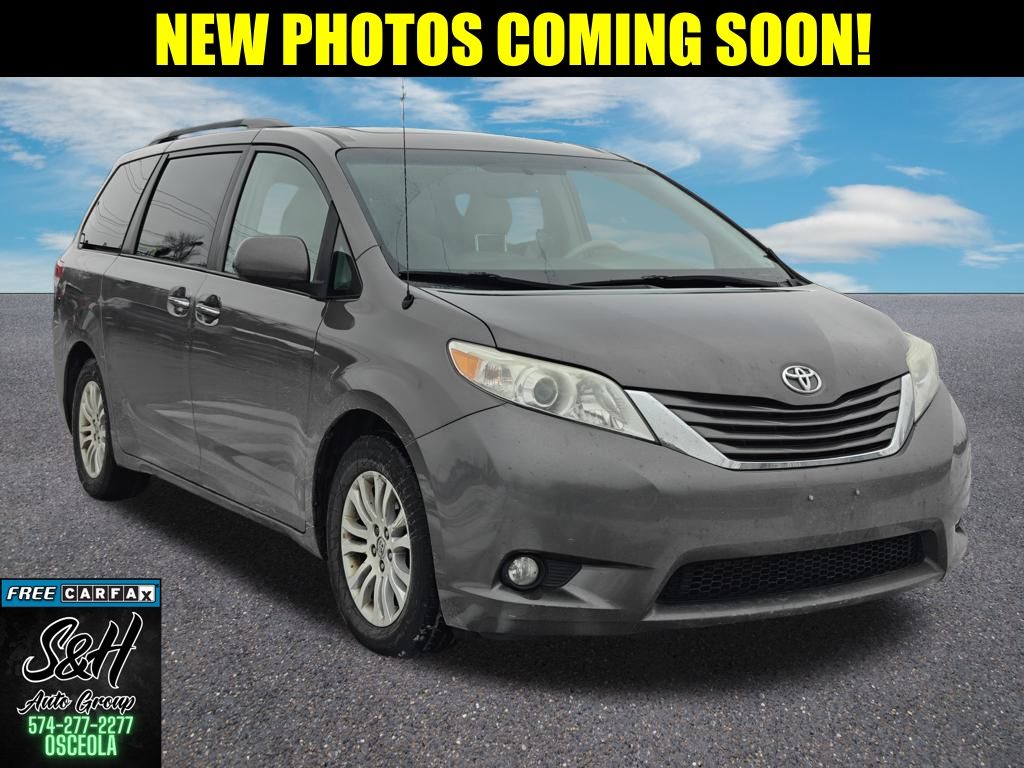 2014 Toyota Sienna XLE's photo