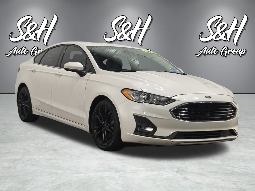 2020 Ford Fusion SE photo 2