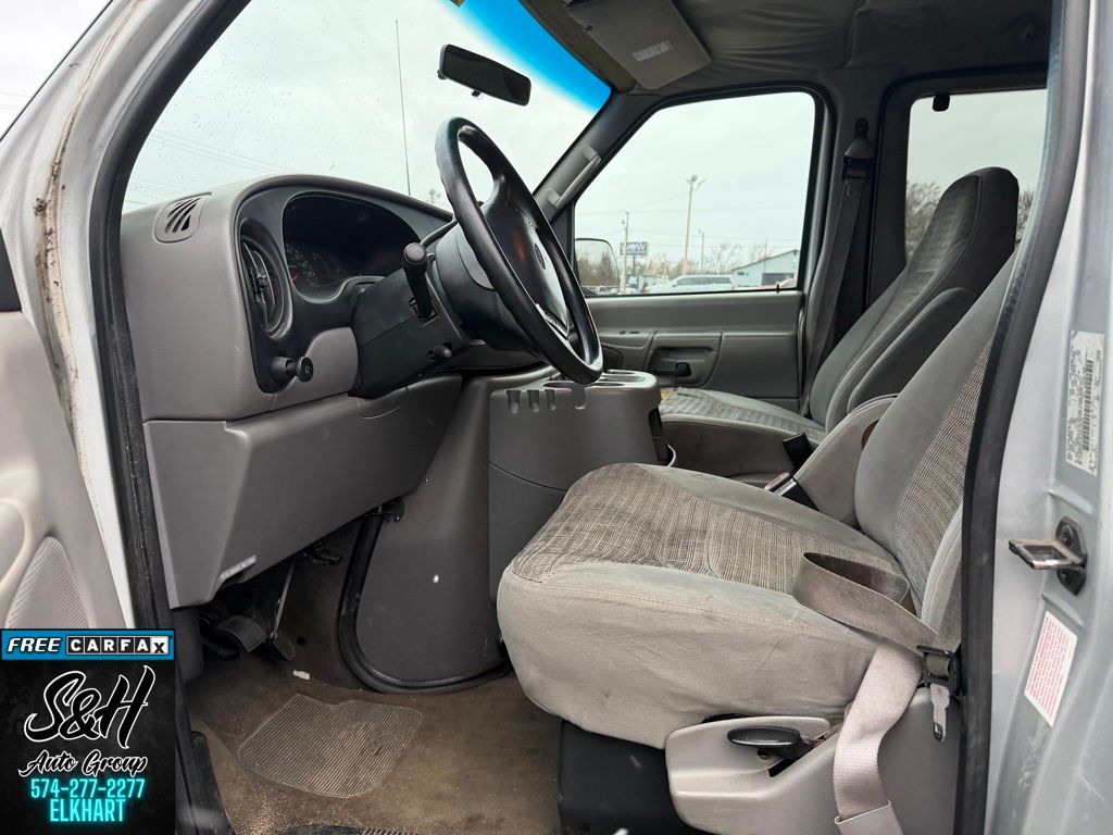 2001 Ford E-350 XLT photo 3