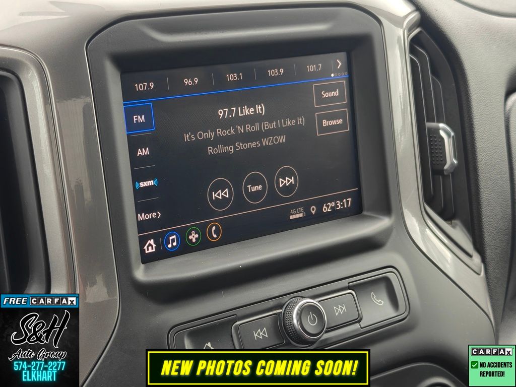 2022 Chevrolet Silverado 1500 Custom photo 2