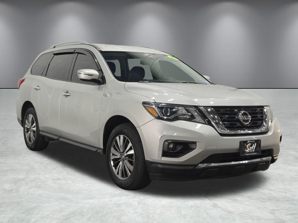 2019 Nissan Pathfinder SV photo 2