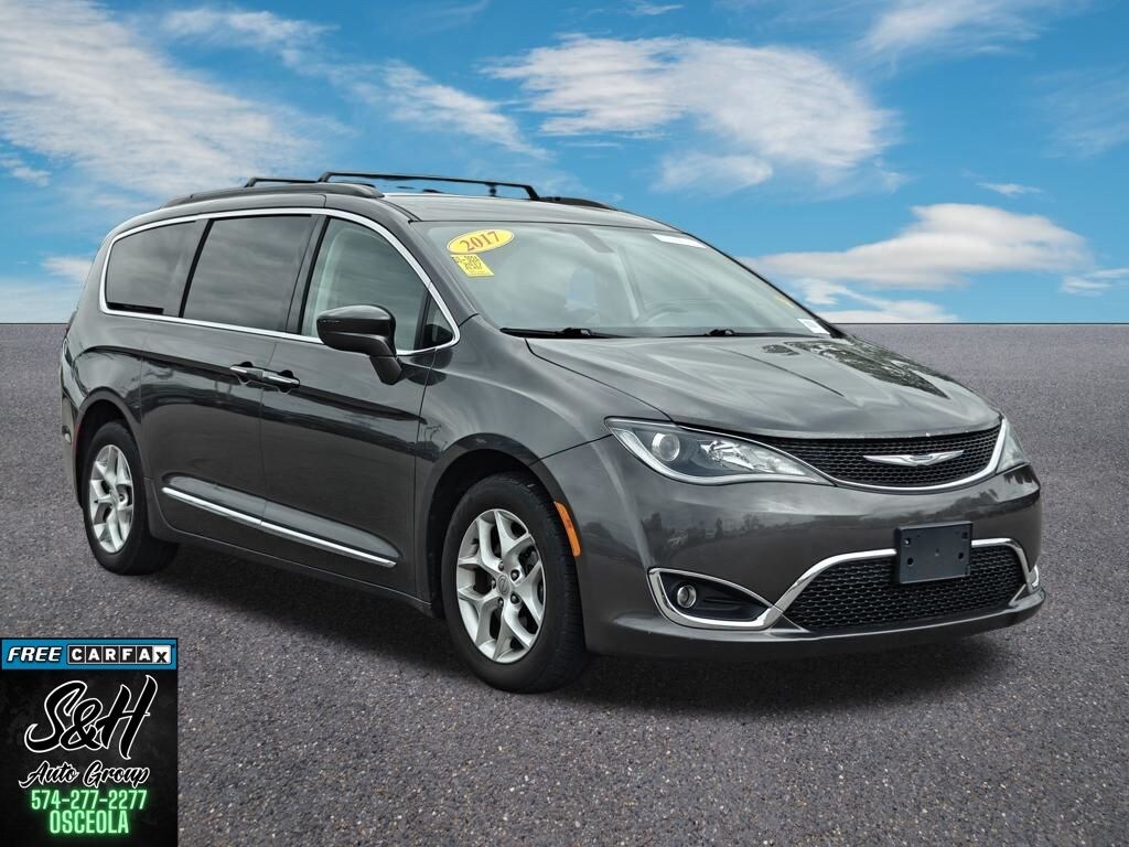Used 2017 Chrysler Pacifica Touring L Minivan/Van