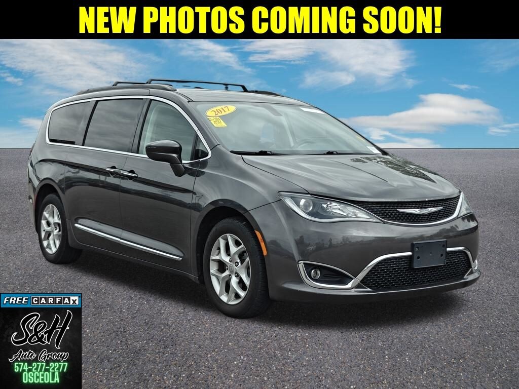 Used 2017 Chrysler Pacifica Touring L Minivan/Van