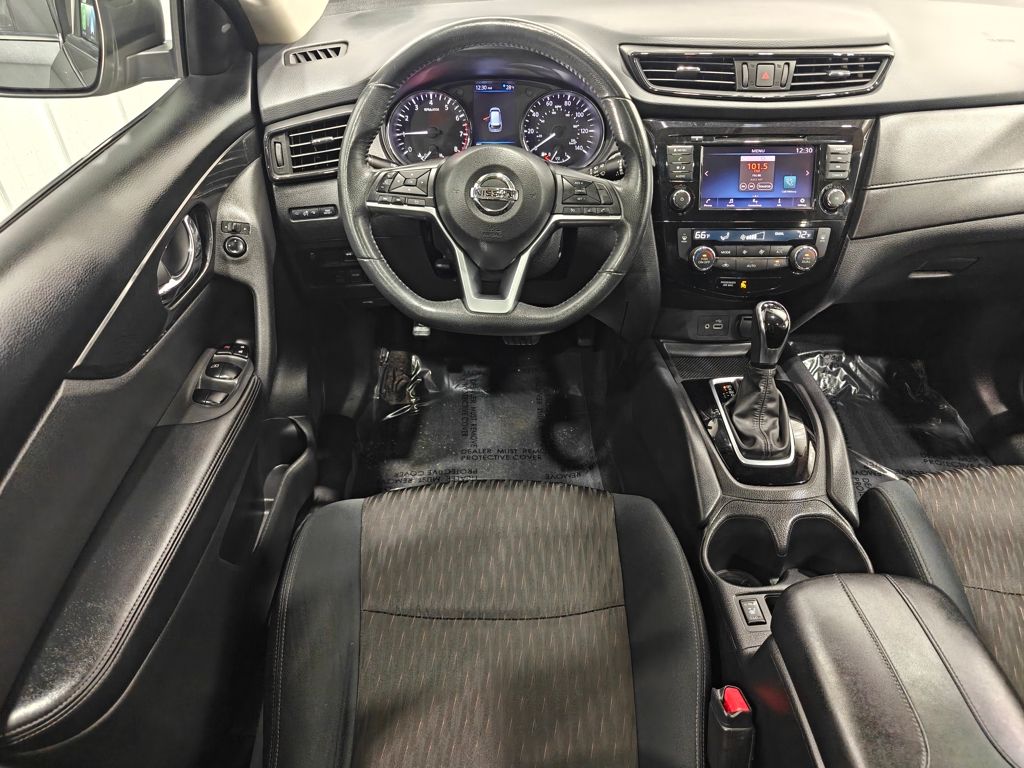 2018 Nissan Rogue SV photo 4