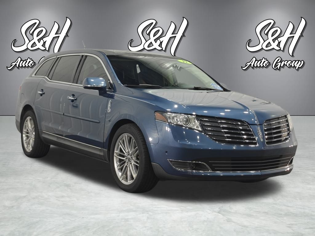 2019 Lincoln MKT Reserve photo 2