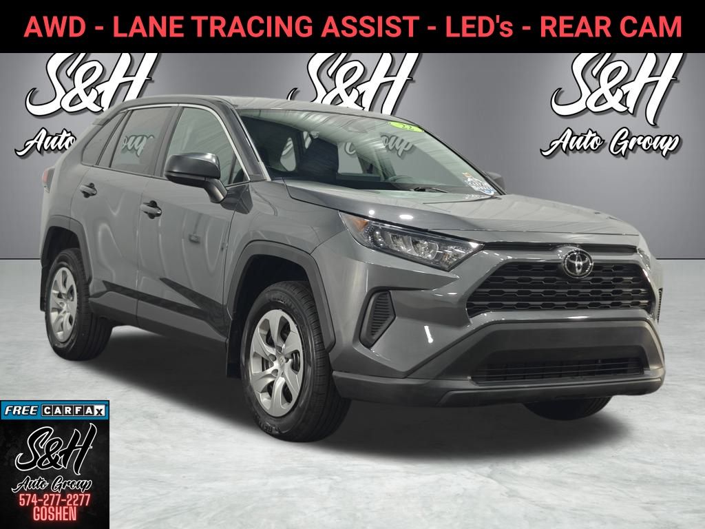 2022 Toyota RAV4 LE's photo