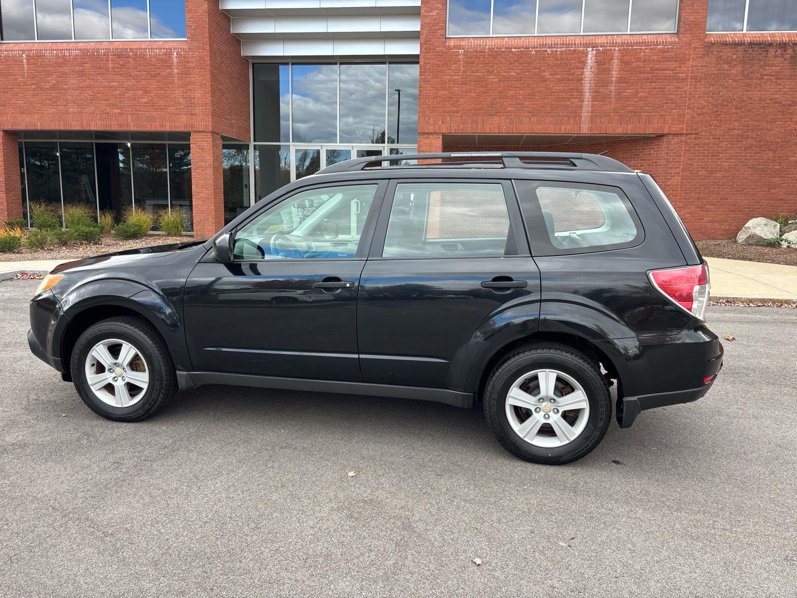 2010 Subaru Forester 2.5X photo 2