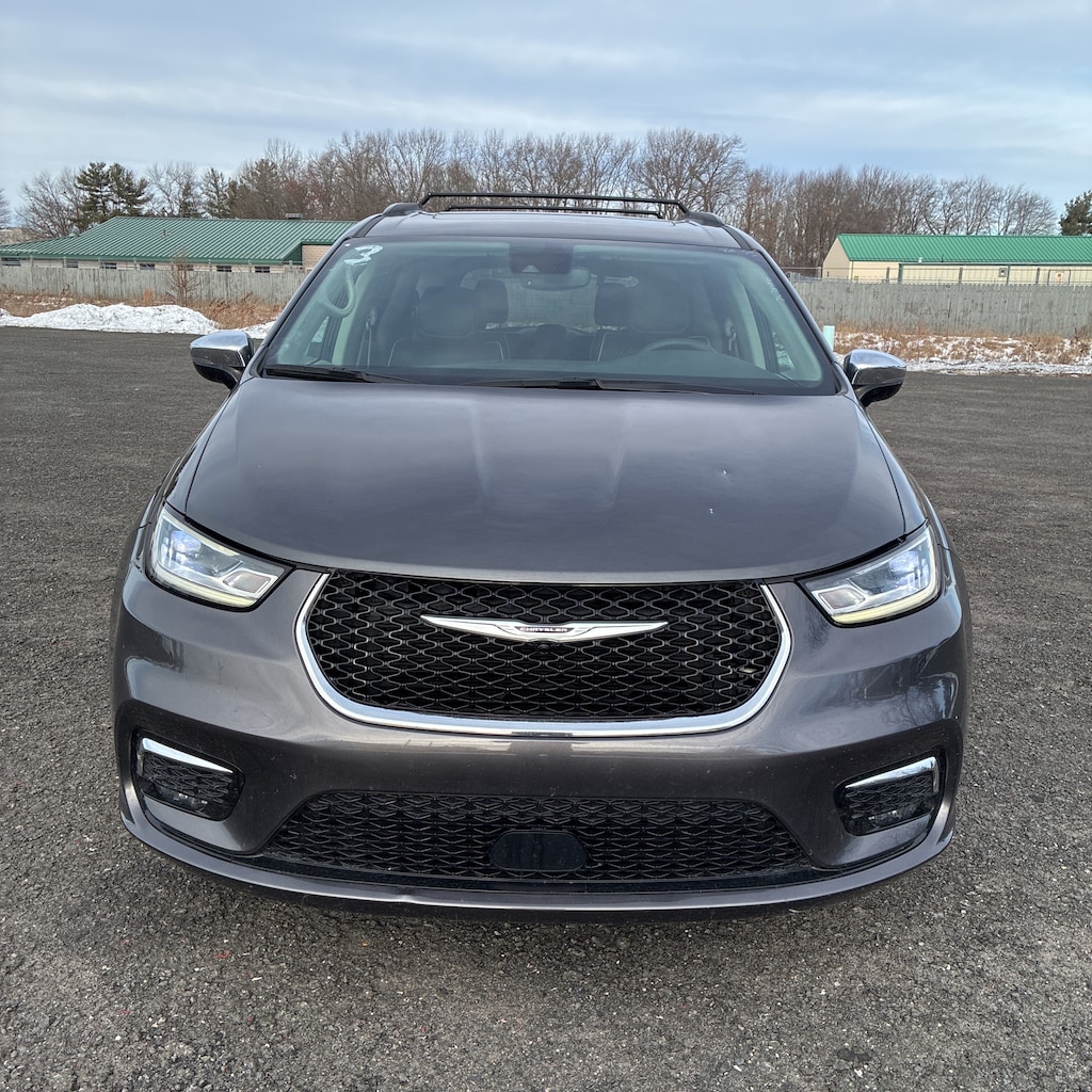 Used 2023 Chrysler Pacifica Limited Van Passenger Van