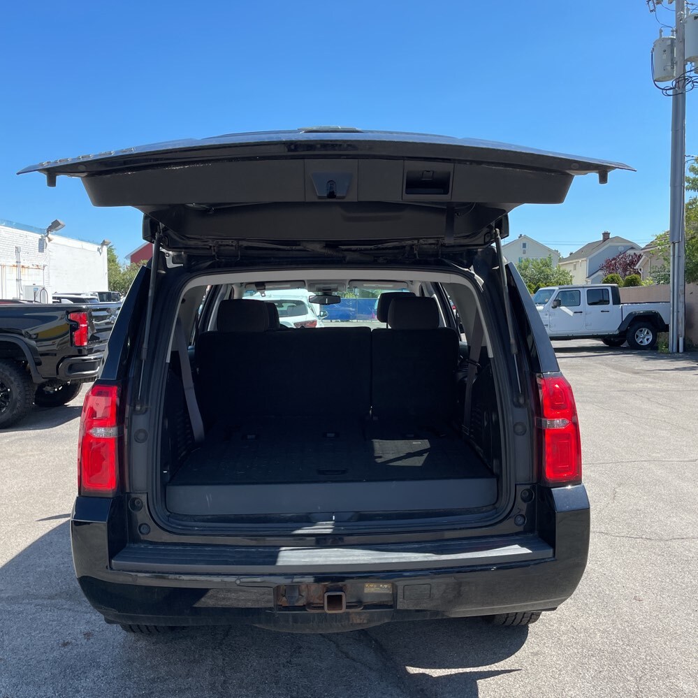 2017 Chevrolet Tahoe LS photo 3