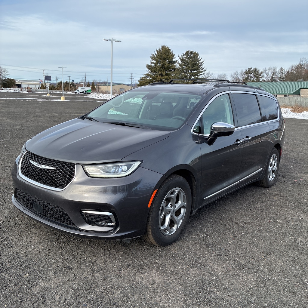 Used 2023 Chrysler Pacifica Limited Van Passenger Van