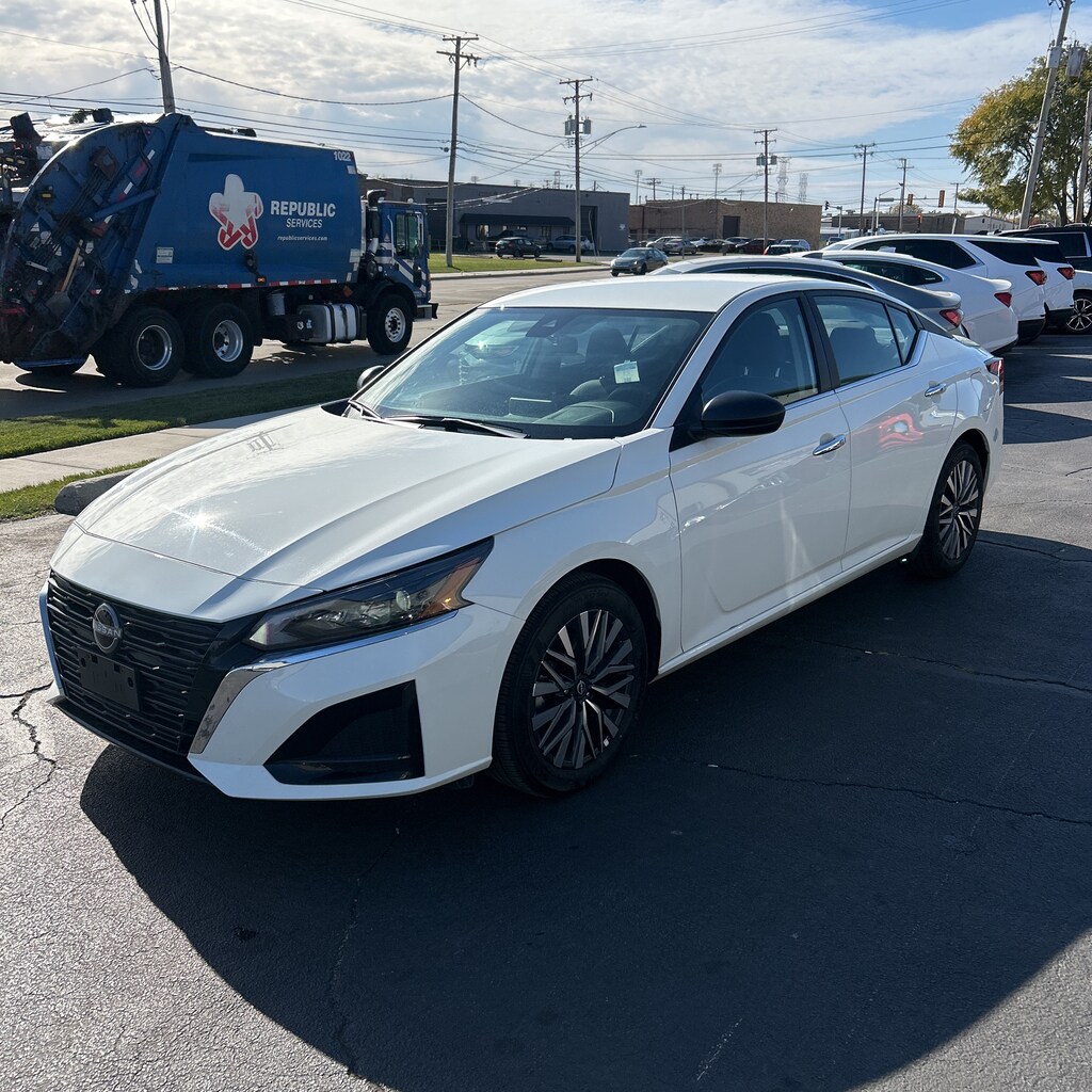 Used 2025 Nissan Altima SV Sedan