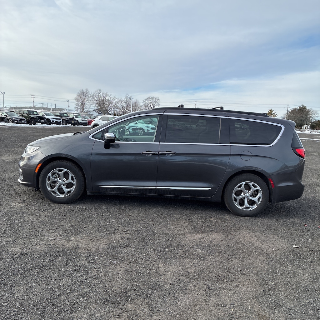 Used 2023 Chrysler Pacifica Limited Van Passenger Van