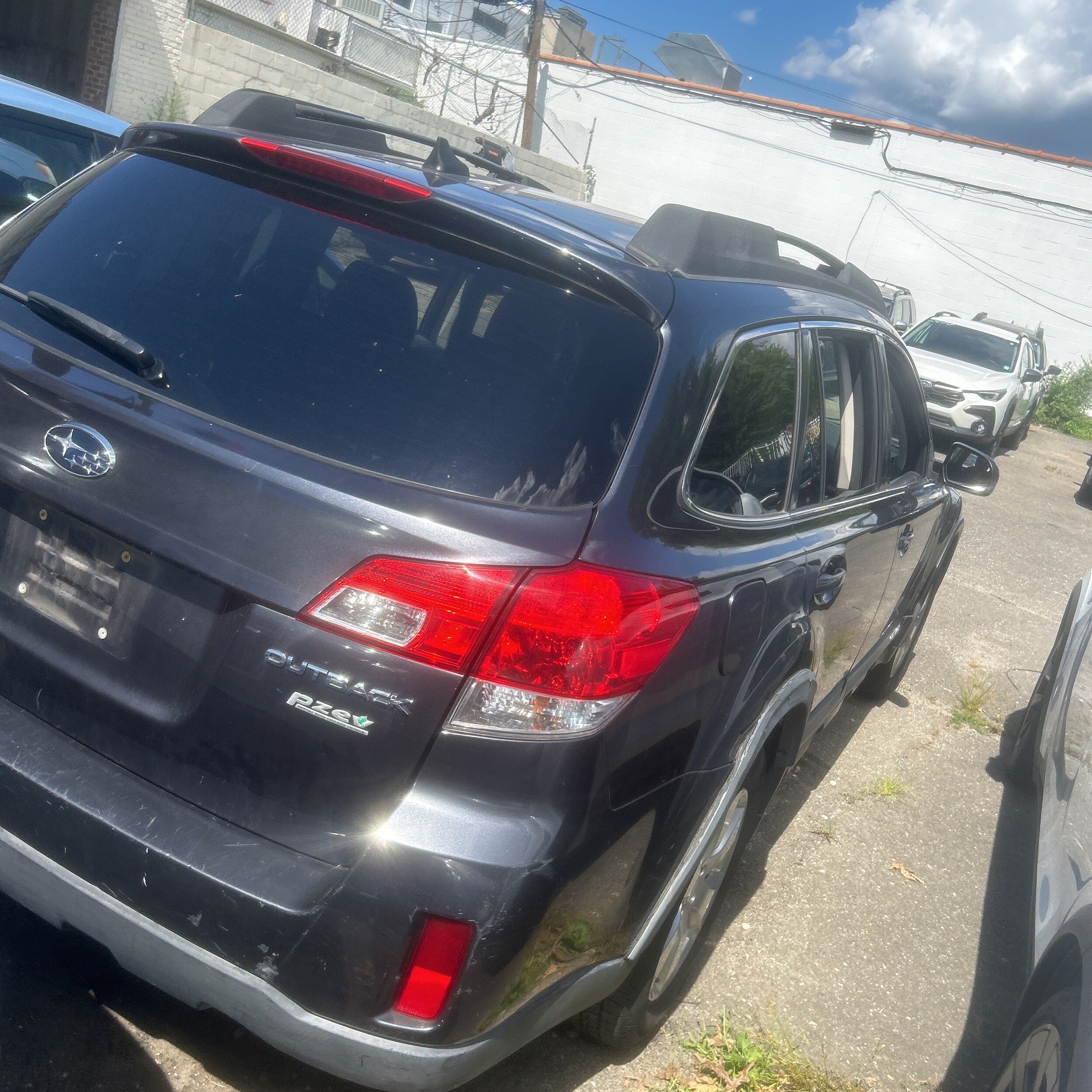 2012 Subaru Outback 2.5i Limited photo 2