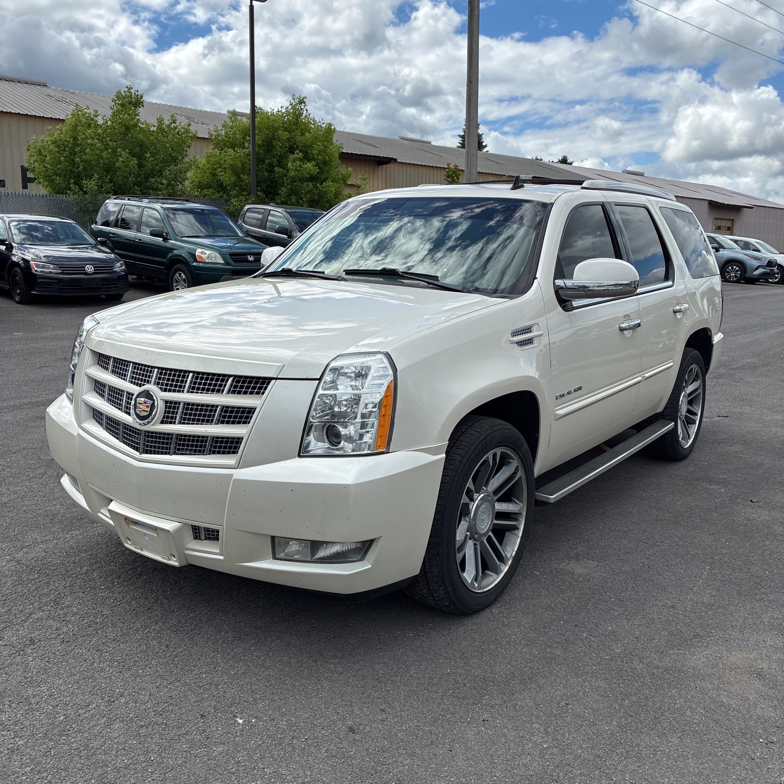 2013 Cadillac Escalade AWD Premium's photo