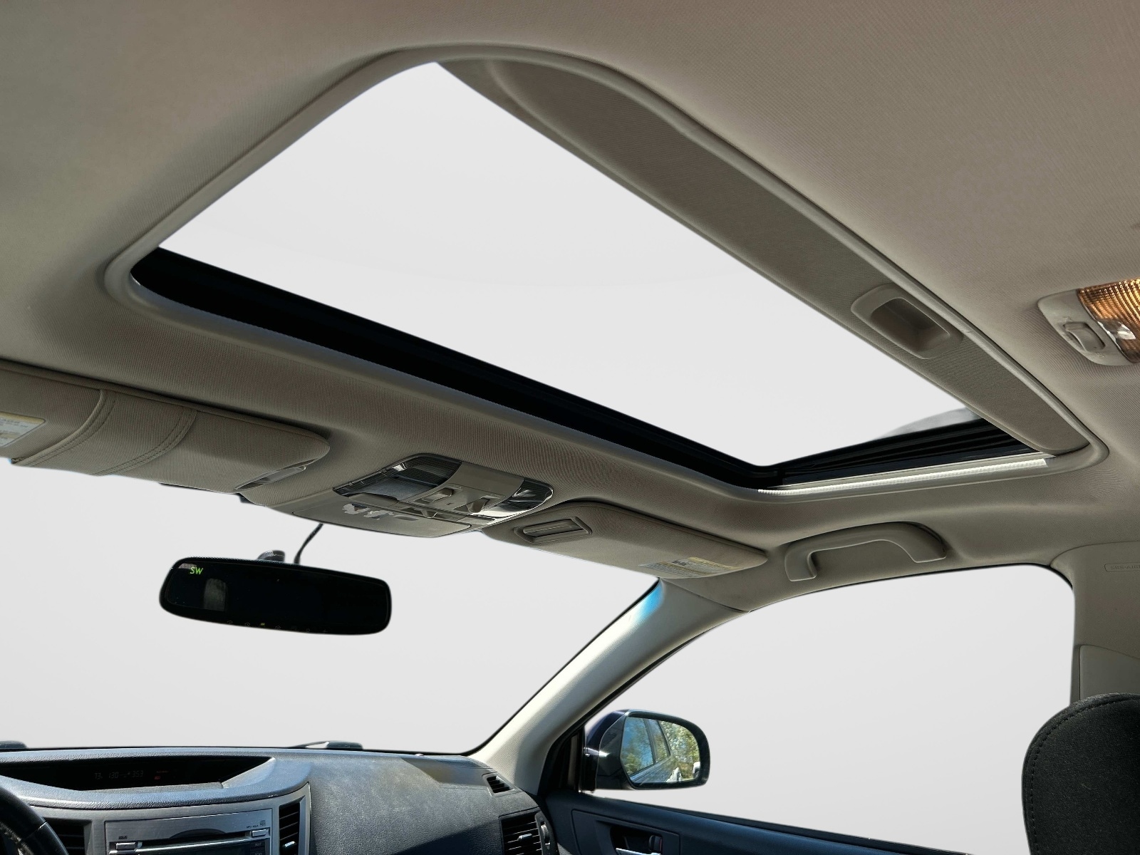 2011 Subaru Outback I Premium - Photo 10