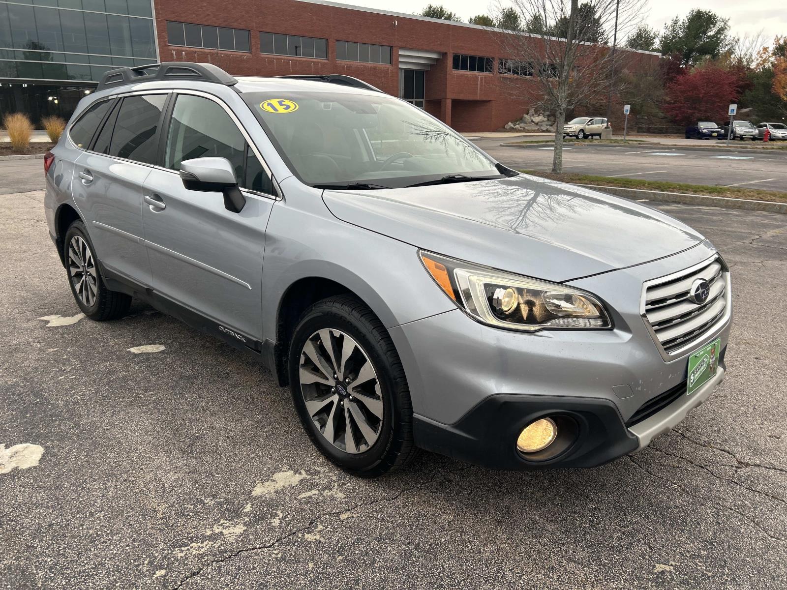 2015 Subaru Outback 2.5i Limited photo 2
