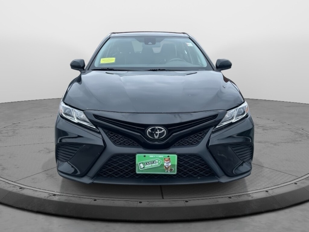 Used 2020 Toyota Camry SE Sedan