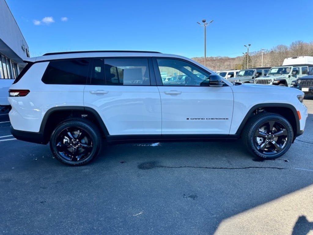 New 2025 Jeep Grand Cherokee L ALTITUDE X 4X4 Sport Utility