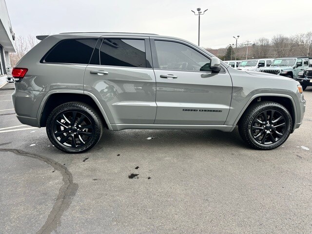 2021 Jeep Grand Cherokee Laredo X photo 4