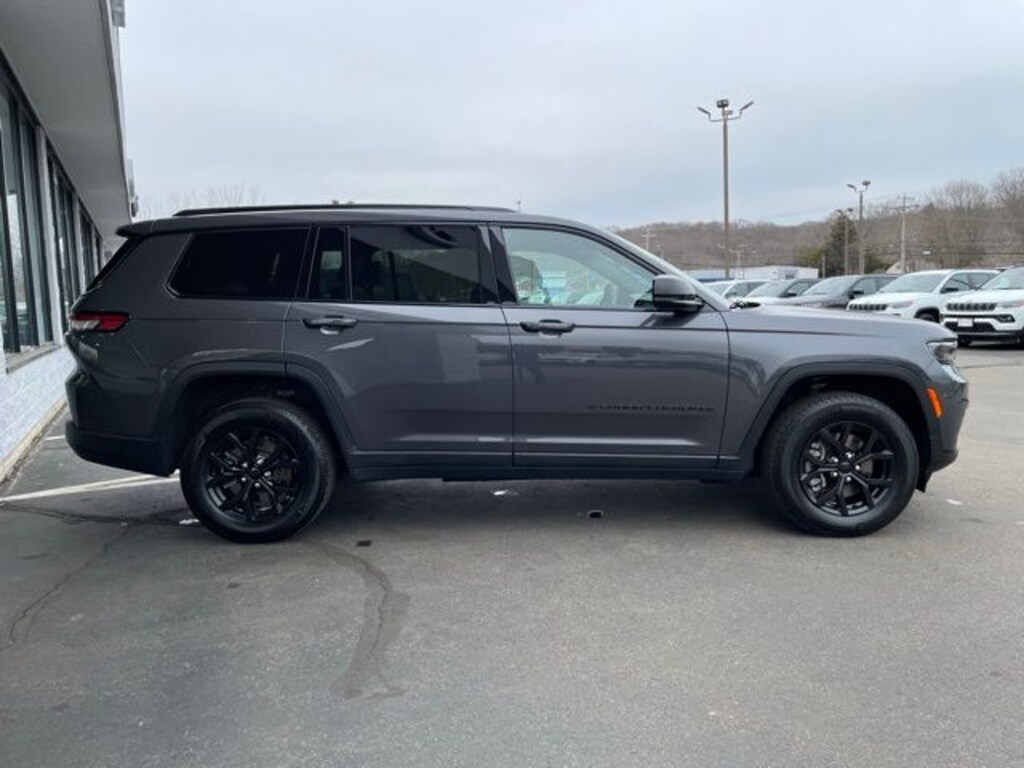 Used 2025 Jeep Grand Cherokee L Laredo SUV