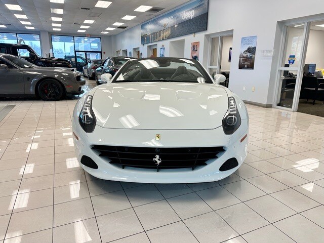 2016 Ferrari California T photo 4
