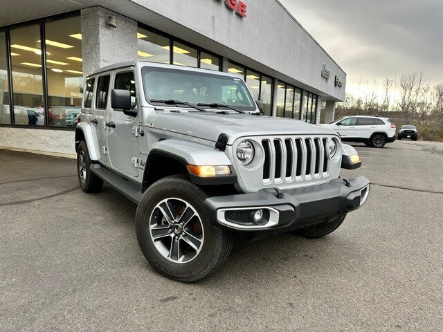 2023 Jeep Wrangler Sahara photo 3