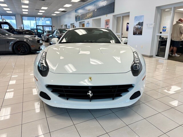 2016 Ferrari California T photo 3
