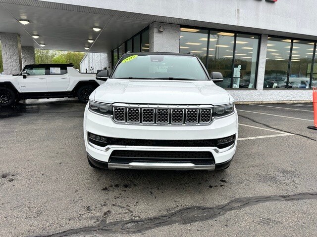 2023 Jeep Grand Wagoneer Base photo 2