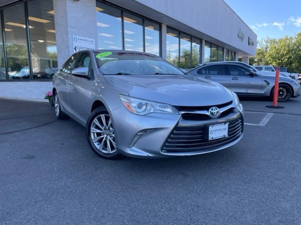 Used 2015 Toyota Camry Hybrid LE Sedan