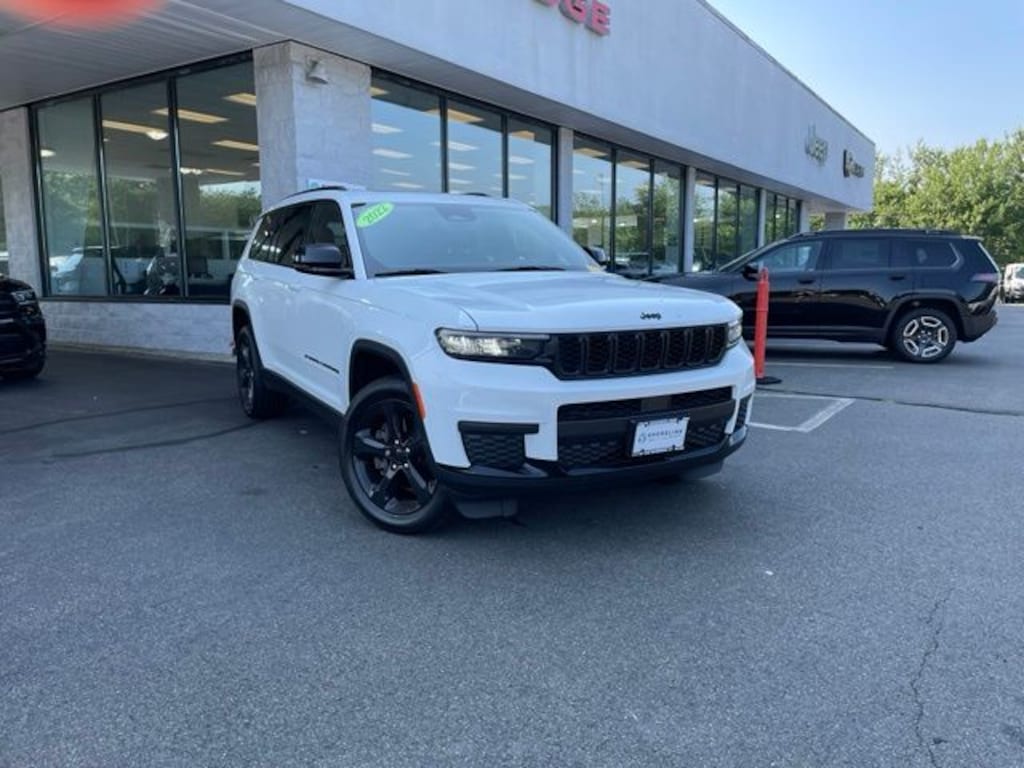 Used 2022 Jeep New Grand Cherokee Laredo SUV