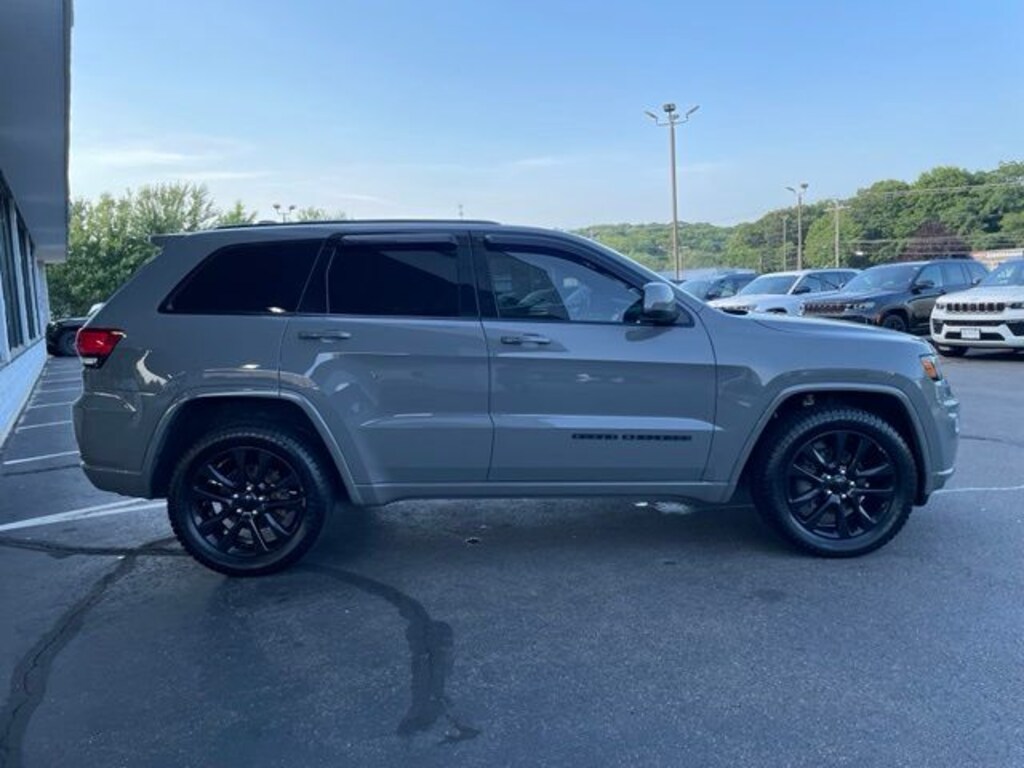 Used 2020 Jeep Grand Cherokee Laredo SUV