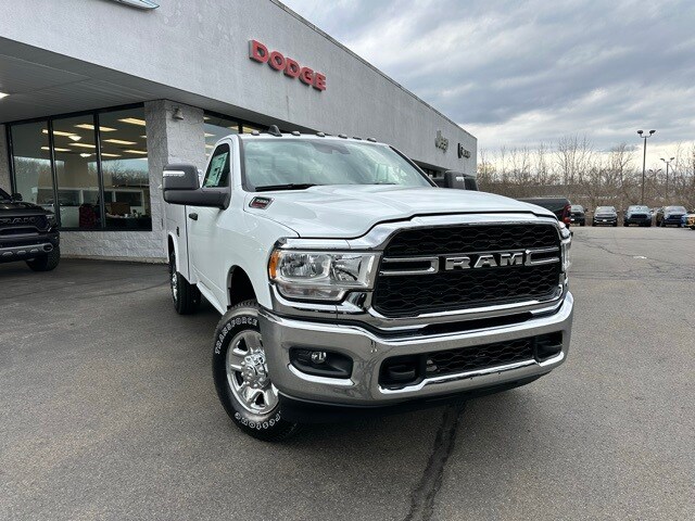 2024 Ram 3500 Tradesman photo 2