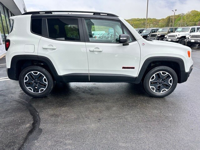 2016 Jeep Renegade Trailhawk photo 4
