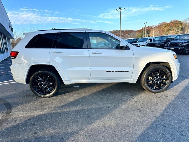 2021 Jeep Grand Cherokee Laredo X photo 4