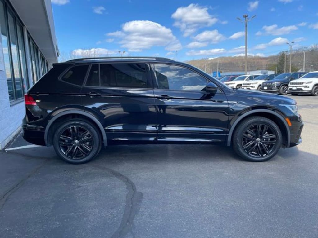 Used 2022 Volkswagen Tiguan 2.0T SE R-Line Black SUV