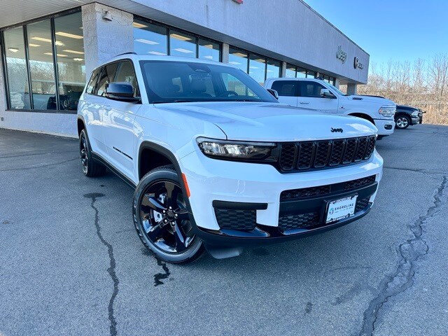 2025 Jeep Grand Cherokee Altitude X photo 3