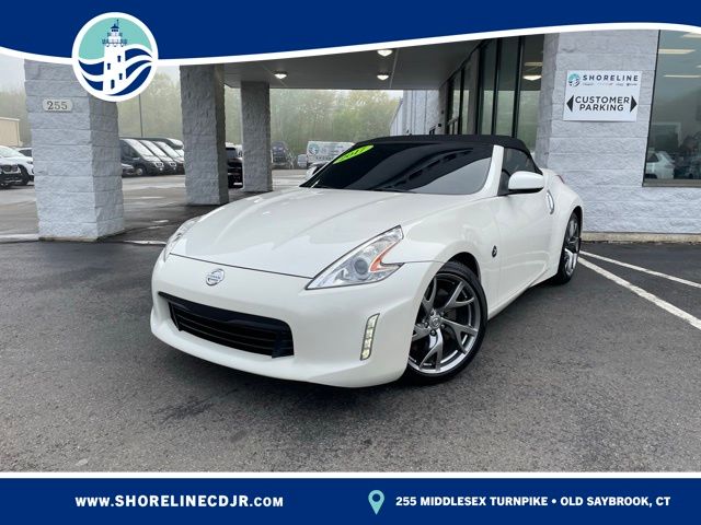 2017 Nissan 370Z Roadster Touring Sport 6M/T's photo