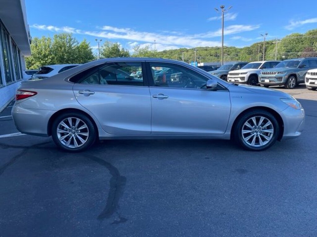 Used 2015 Toyota Camry Hybrid LE Sedan
