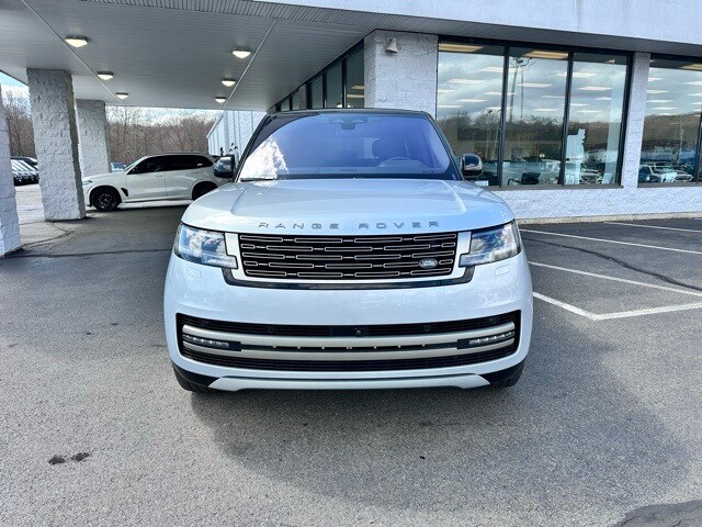 2023 Land Rover Range Rover SE photo 2