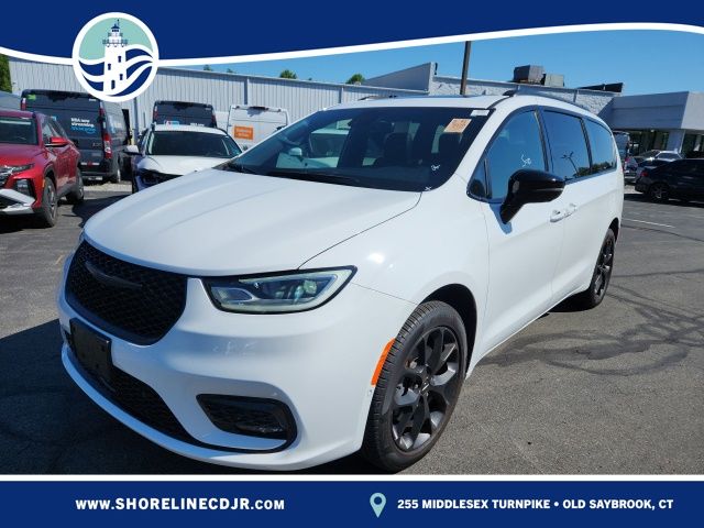 2025 Chrysler Pacifica Limited AWD's photo