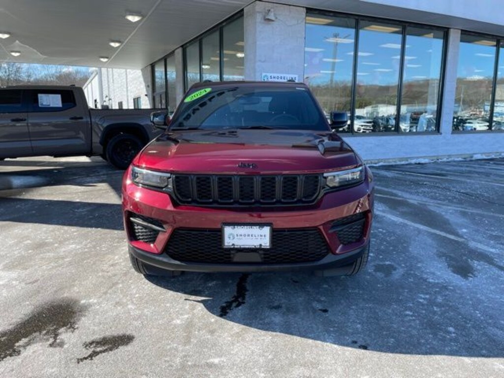 Used 2024 Jeep Grand Cherokee Laredo SUV