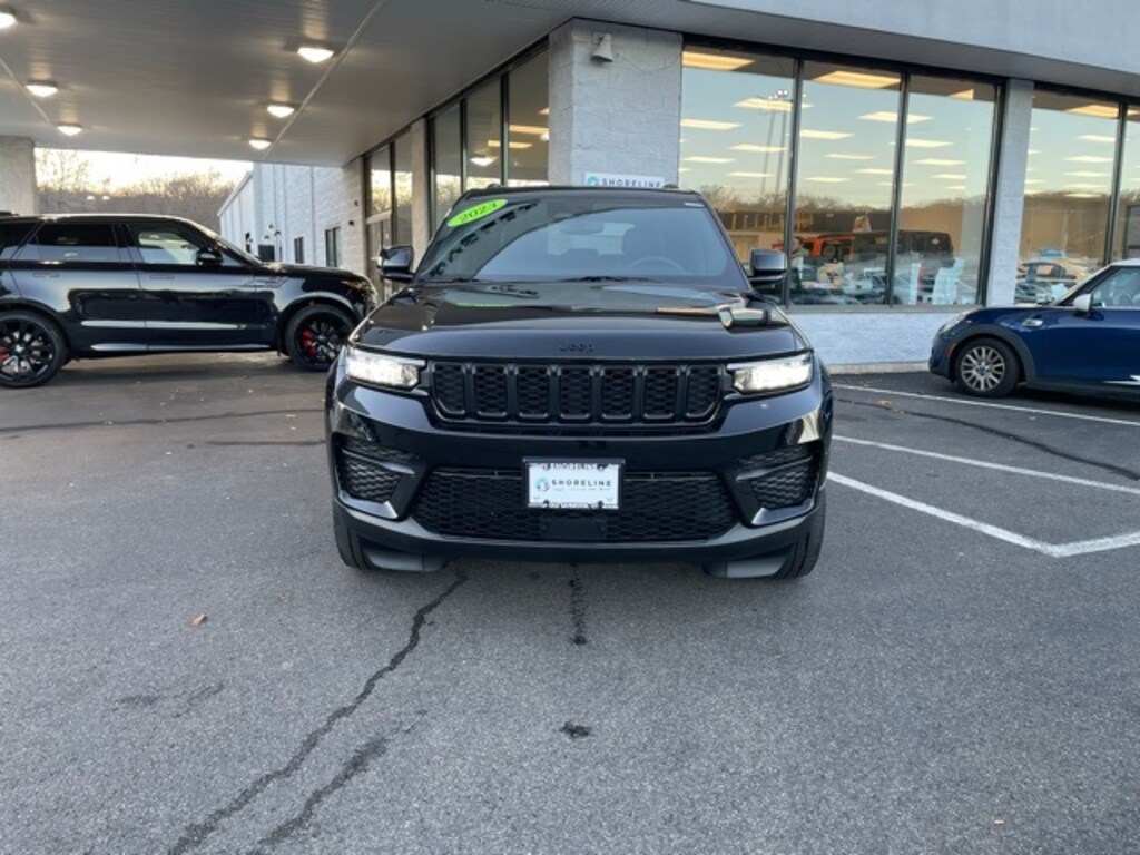 Used 2023 Jeep Grand Cherokee Laredo SUV