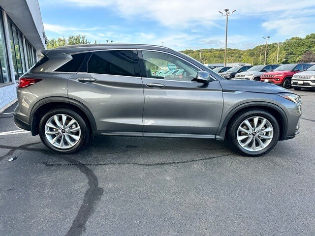 2022 Infiniti QX50 Essential photo 4